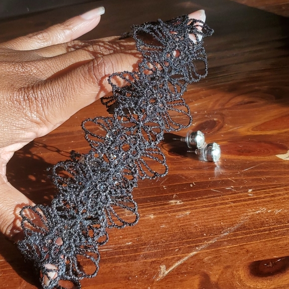 Black Lace Choker Necklace with Earrings - Picture 3 of 4